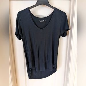 Abercrombie & Fitch AF Drapey T- black v-neck medium M